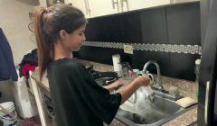 Hermanastra cachonda juguetona le gusta cabalgar en mi gran polla HISTORIA COMPLETA