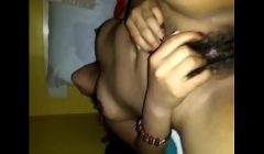 Anal a amiga que pide ayuda económica a cambio de sexo