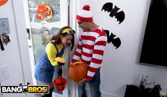 BANGBROS – Teen Evelin Stone Gets Bruno Dickemz’s Dick In A Pumpkin