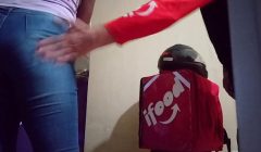 Casada trabalhando na loja de açaí e deu para o entregador do iFood