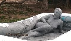 Clay Sploshing in the Pool – Ciren V