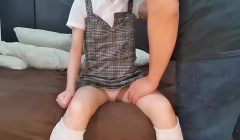 Cogida dura a pequeña e inocente colegiala con el uniforme puesto 1/2