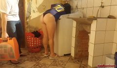 Dona de casa casada paga técnico de máquina de lavar com a buceta