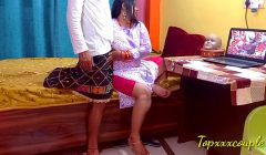 नई किरायेदार भाभी को ब्लू फिल्म देखते हुए पकड़ा और फिर ताबड़तोड़ चोदा ।