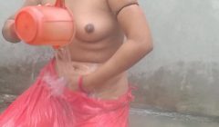 मस्त चूत में उंगली डाल रही थी भाभी