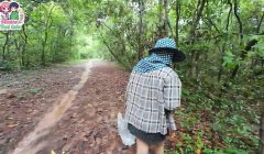 วัยรุ่นไทยเดินเก็บเห็เในป่าอยู่ดีดีโชว์หีเฉยเลย