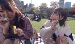 【ひなたぼっこ女子はヤレる】芝生で遊んでる女子大生GET！春で発情するオマンコ。若くて最高な傑作ボディを鷲掴みながらの中出し！！【乱交】