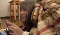 こたつの中の無防備な下半身に我慢できずイタズラ！派手な見た目のくせに周りを気にして声を押し殺し悶えるギャル【パート1】