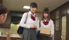 友達のJ○妹が小悪魔な笑みを浮かべパンチラで誘惑！ムレムレパンティで激しい顔騎&尻コキ責めで弄ばれて…　友達には内緒で妹の敏感生マ○コをがっつりハメまくる！【パート1】