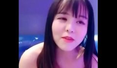 大波美眉撕破絲襪和粉絲在KTV嗨