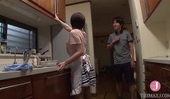 騎乗位大好き美人妻。寝転がってる男を見ると膣が疼いて仕方なし。