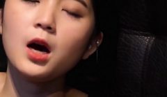 Em gái dễ thương đang xem sex rồi thủ dâm thì bị anh trai phát hiện…