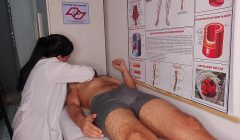 Ereção na frente da enfermeira