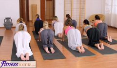 FitnessRooms Gym couple cant resist sex in the gym