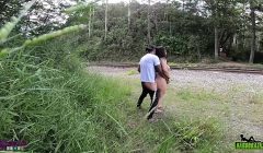 Gabriela Ramos é flagrada fodendo no mato – Bettohfitness