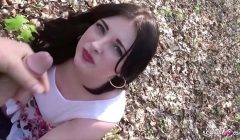 German Public – Deutsche Studentin Elisa in Berlin mitten im Park gefickt