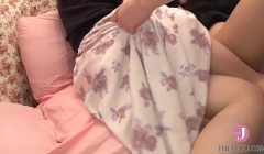 Haruna’s Amateur Lesbian Pickup 111: 4 Luxurious Navi Actresses SP! Naked sisters and friends deep kisses each other! First threesome experience – Free3