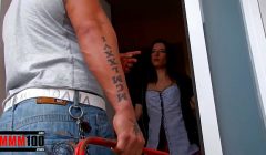 Horny housewife gets fucked in the ass by hot muscled plumber