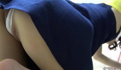 Japanese Girl Tits and Wedgie Exposed while Cleaning