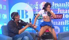 Little kinky Colombian Mayraoficial cums on the Sybian machine – Juan Bustos Podcast