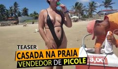 Loira Casada de fio dental na praia, pagando peitinho para vendedor de Picolé em RN