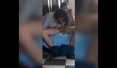 Mi Vecina le encanta jugar con mi Pene, Lo Pajea y Mama hasta no poder más