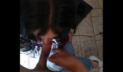 MIENTRAS SE VA LA POLICÍA ME OBLIGÓ A CHUPARLE EL PENE Y EL CULO