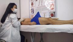 O pau levantou na frente da enfermeira