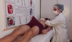 Paciente tem ereção ao sentir o toque da enfermeira