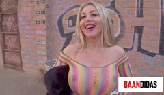 puta española pierde la cita con su marido para ayudarme con mi polla terminamos follando.