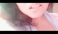 Quiero que mis vecinos me vean mientras me masturbo