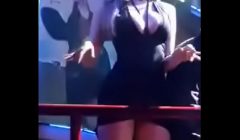 Rubia hotwife enseña pucha bajo falda en pto vallarta