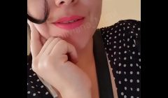 Sai melada  e sem calcinha a fazer compras