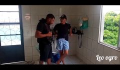 Sapatão não resiste a visita do amigo (Leo Ogro)