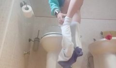 spying on in the bathroom is not allowed, i know. But it’s wonderful to hear her fart