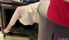 Stepmom is horny and stuck in the oven – Erin Electra