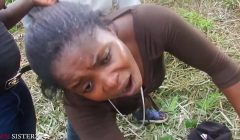 THEY CAUGHT US IN THE BATHROOM AS I TAKE MY BOYFRIEND TO FUCK ME HARDCORE