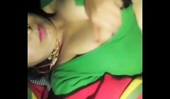 Desi aunty boobs show