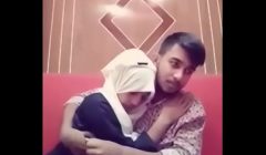 Desi BF & GF kissing in hotel