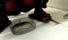 Desi girl pissing