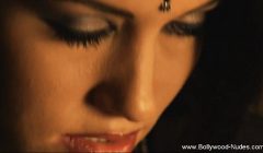 Nude Indian babe Pleases Us