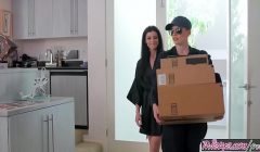 Twistys – She Knows How To Deliver India Summers Riley Nixon When Girls Play