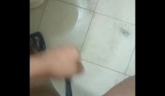 wasroom  with fingering and shawar desi girl